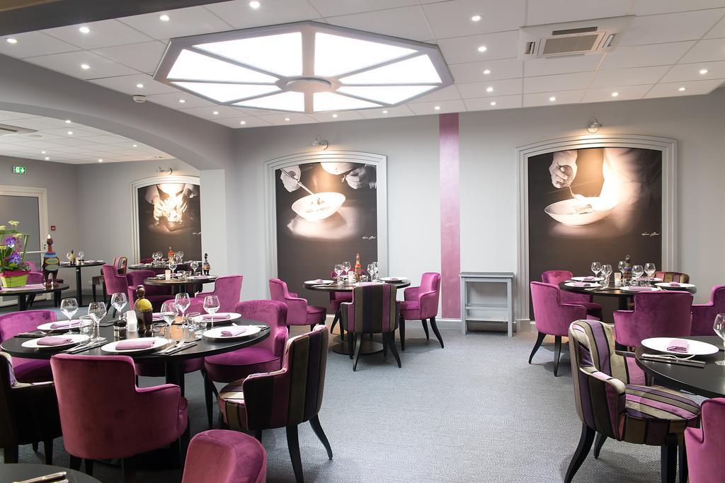 Logis Hotel De France Restaurant Le Lucullus 몽모리옹 외부 사진