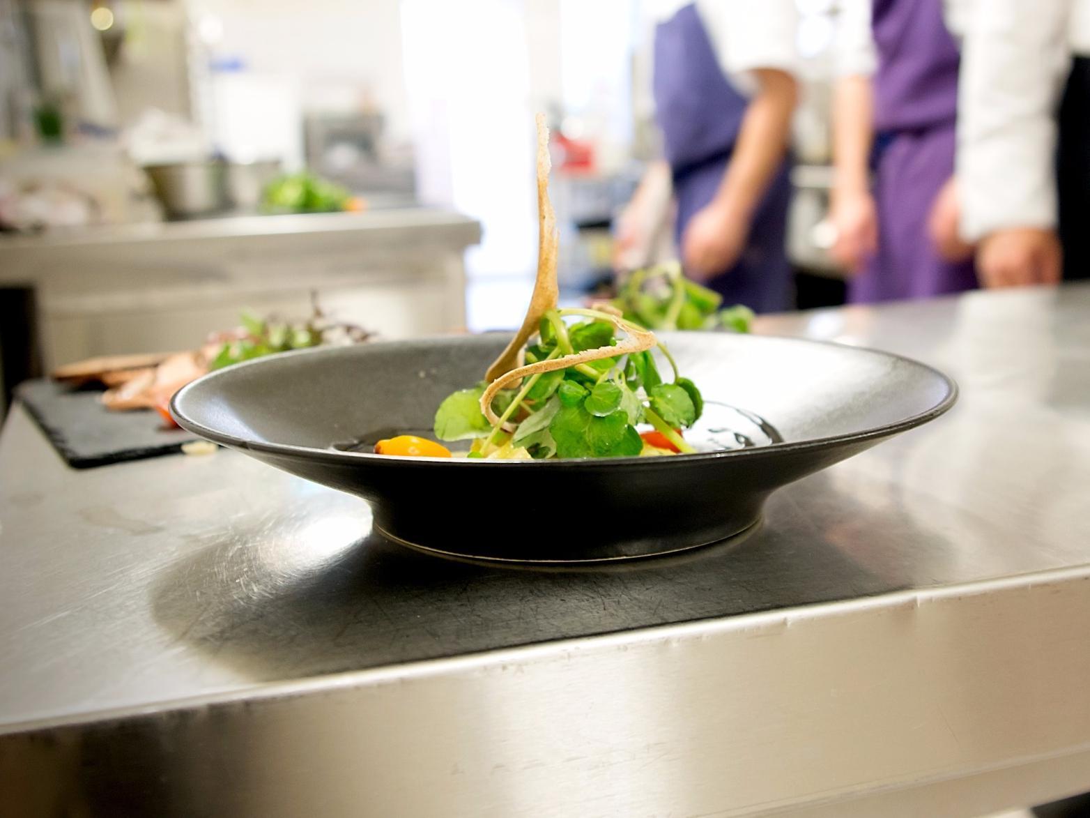 Logis Hotel De France Restaurant Le Lucullus 몽모리옹 외부 사진