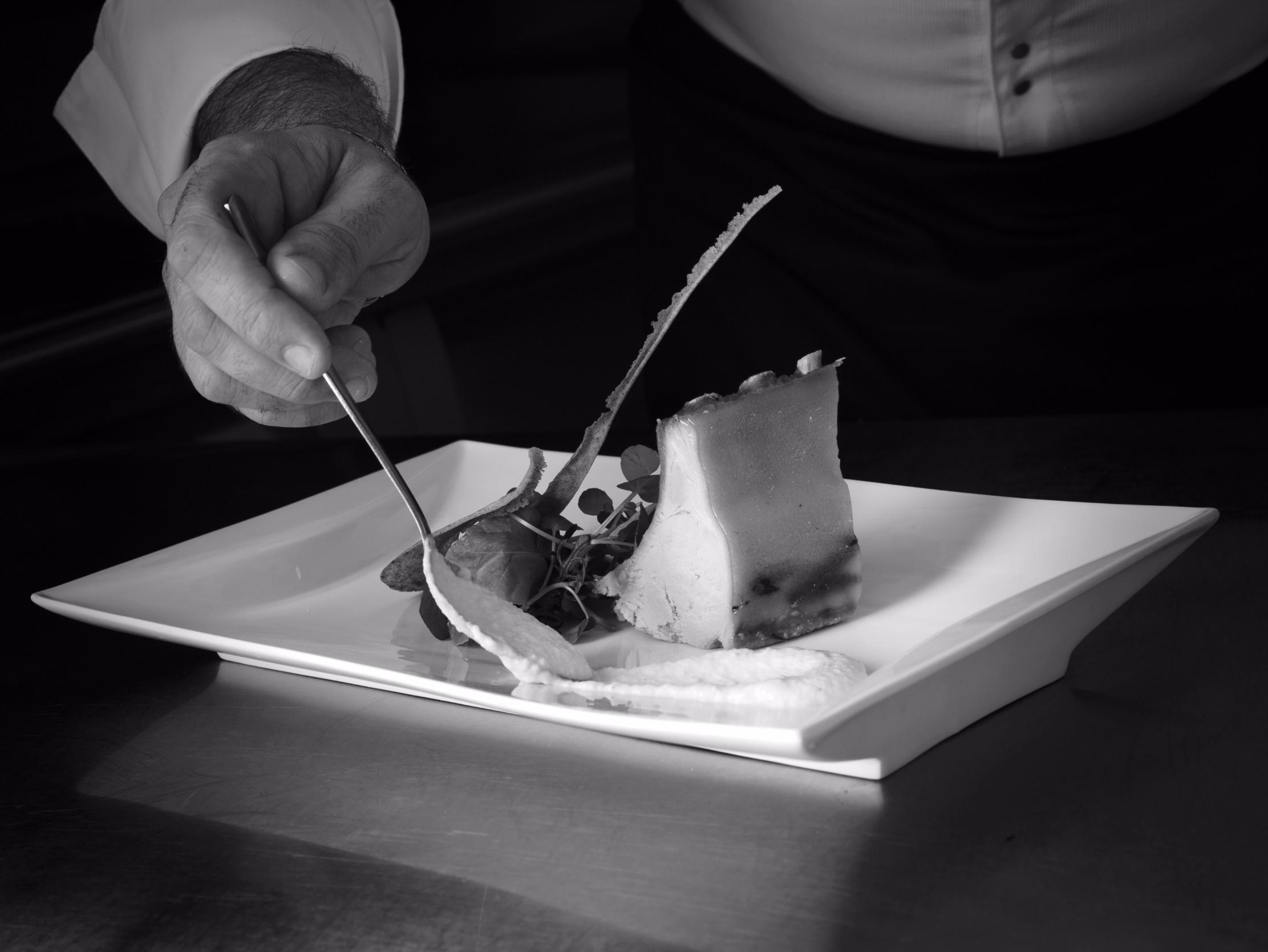 Logis Hotel De France Restaurant Le Lucullus 몽모리옹 외부 사진