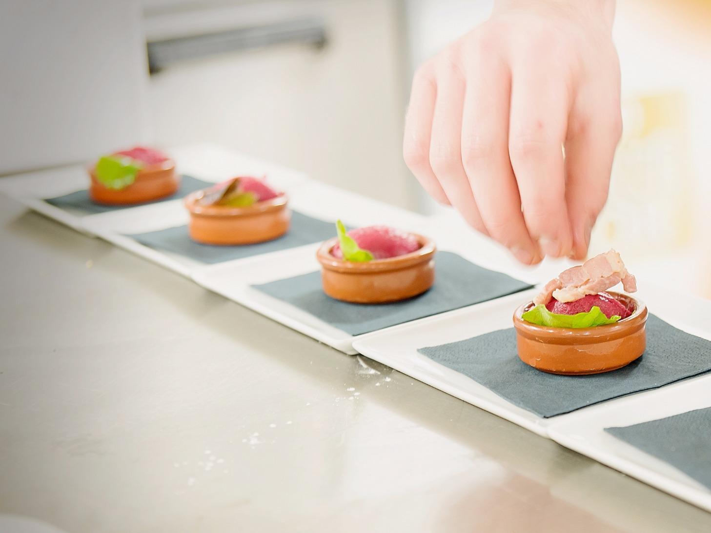 Logis Hotel De France Restaurant Le Lucullus 몽모리옹 외부 사진