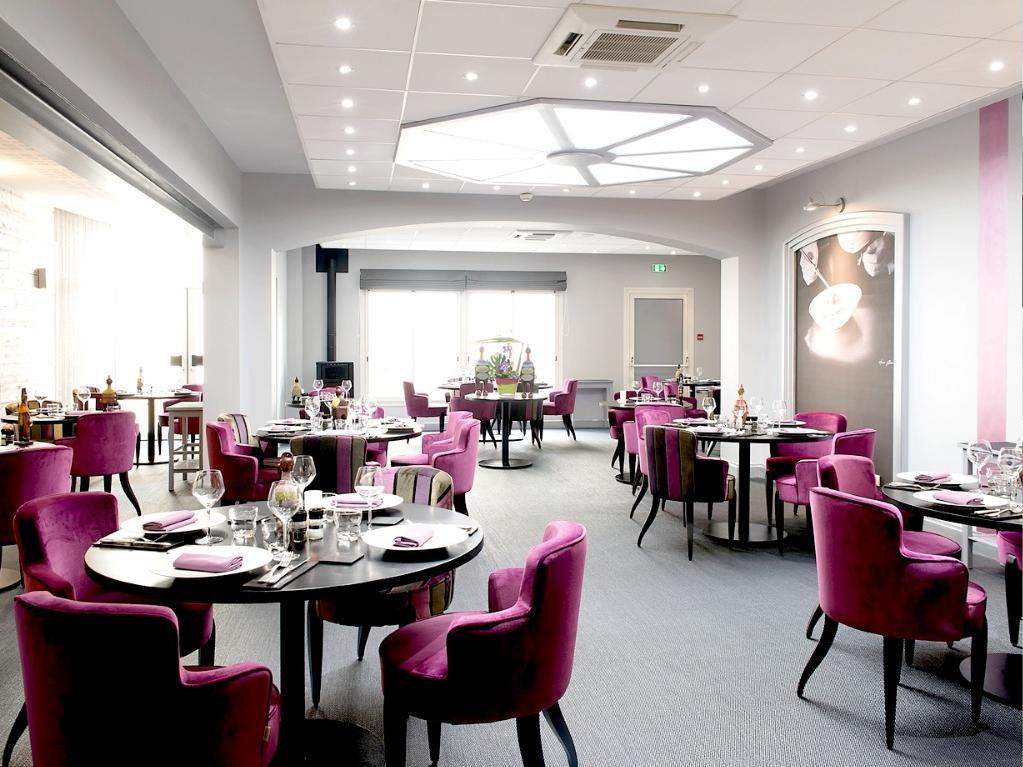 Logis Hotel De France Restaurant Le Lucullus 몽모리옹 외부 사진