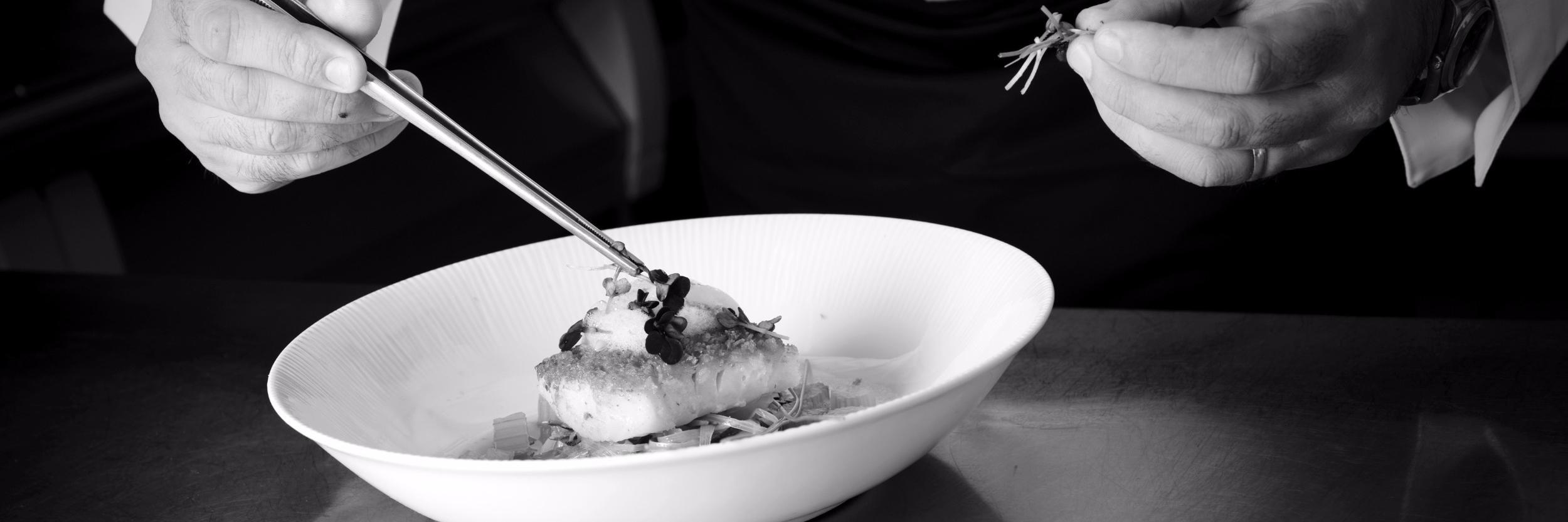 Logis Hotel De France Restaurant Le Lucullus 몽모리옹 외부 사진