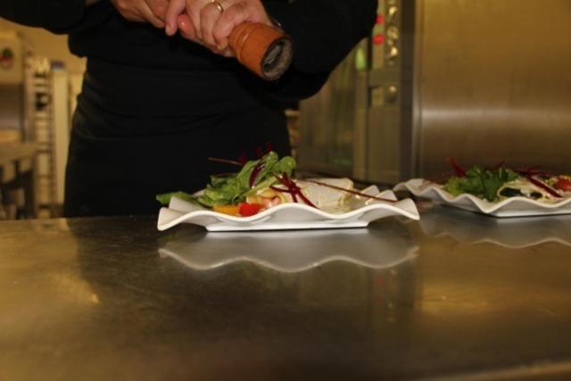 Logis Hotel De France Restaurant Le Lucullus 몽모리옹 외부 사진