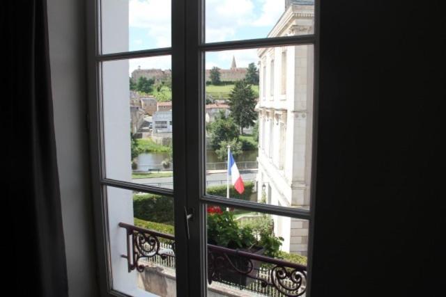 Logis Hotel De France Restaurant Le Lucullus 몽모리옹 객실 사진