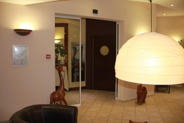 Logis Hotel De France Restaurant Le Lucullus 몽모리옹 외부 사진