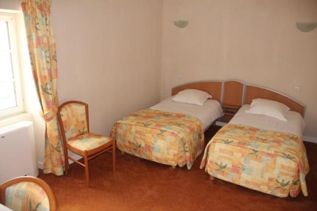 Logis Hotel De France Restaurant Le Lucullus 몽모리옹 객실 사진