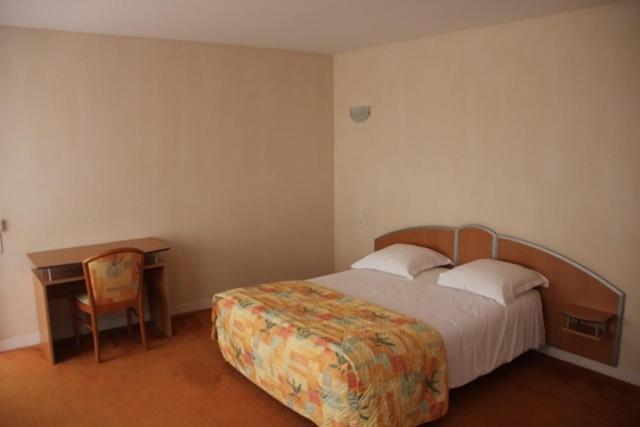 Logis Hotel De France Restaurant Le Lucullus 몽모리옹 객실 사진