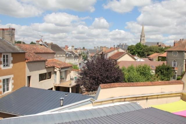 Logis Hotel De France Restaurant Le Lucullus 몽모리옹 객실 사진
