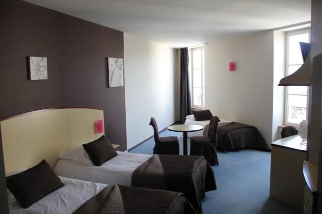 Logis Hotel De France Restaurant Le Lucullus 몽모리옹 객실 사진